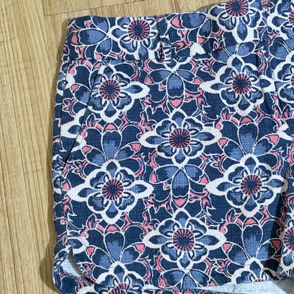 LOFT Blue and Pink Floral Women’s Shorts - Picture 3 of 8